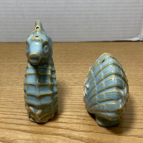 Pfaltzgraff Beachcomber Seahorse & Scallop Shell Salt & Pepper Shakers Ocean HTF - Picture 2 of 11